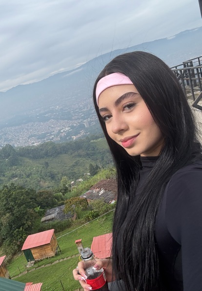 Salome, available for a friendly video call