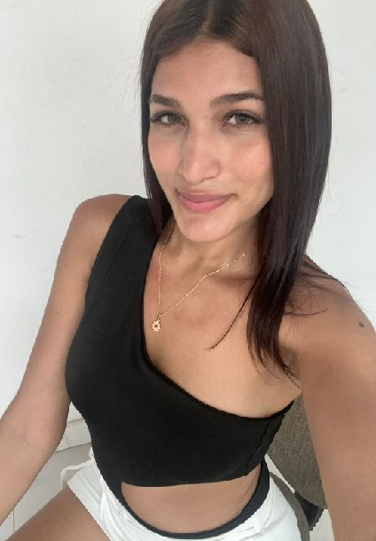 Maya, part of the diverse FlirtifyCam community